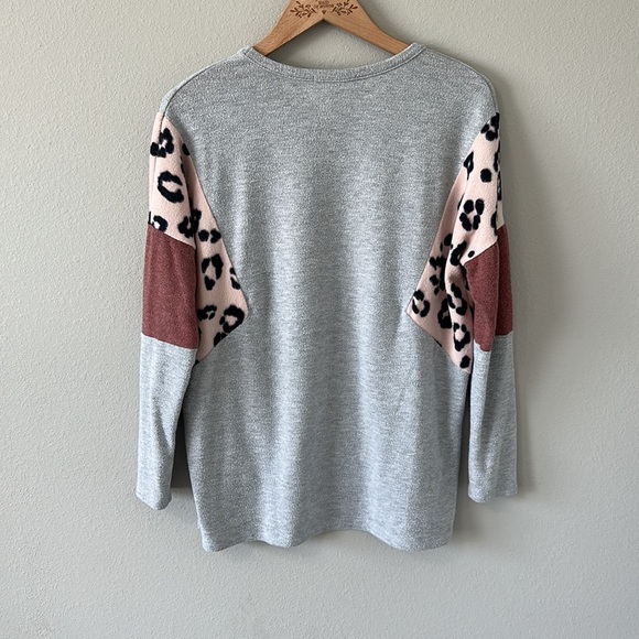 Staccato Gray/Leopard Print Color Block Long Sleeve Tunic Blouse Small - Picture 11 of 13